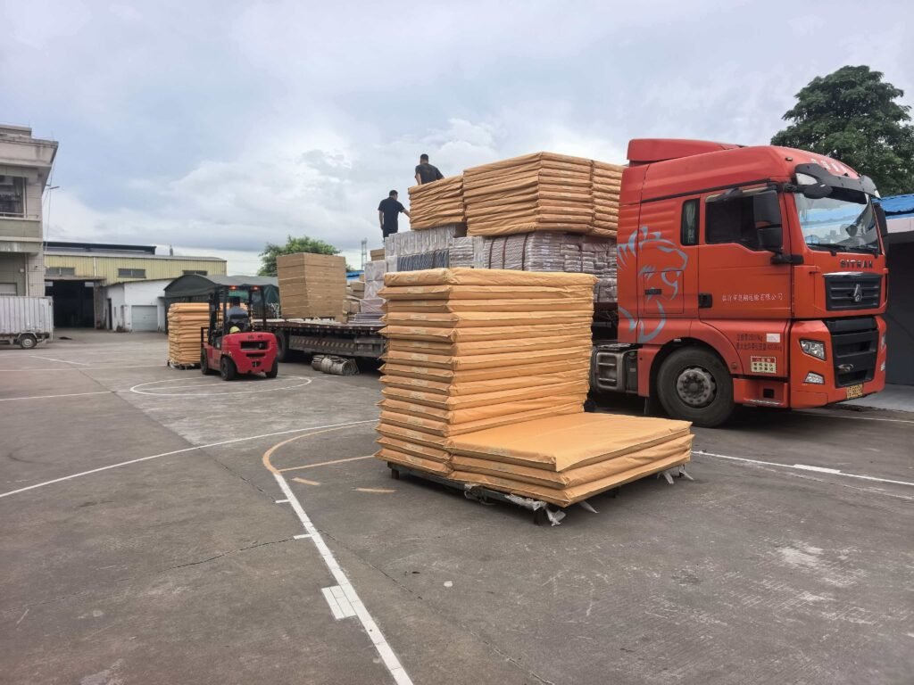 Keeyoto factory bulk mattress loading delivery scene, compressed foam mattresses shipped by truck for global wholesale export orders