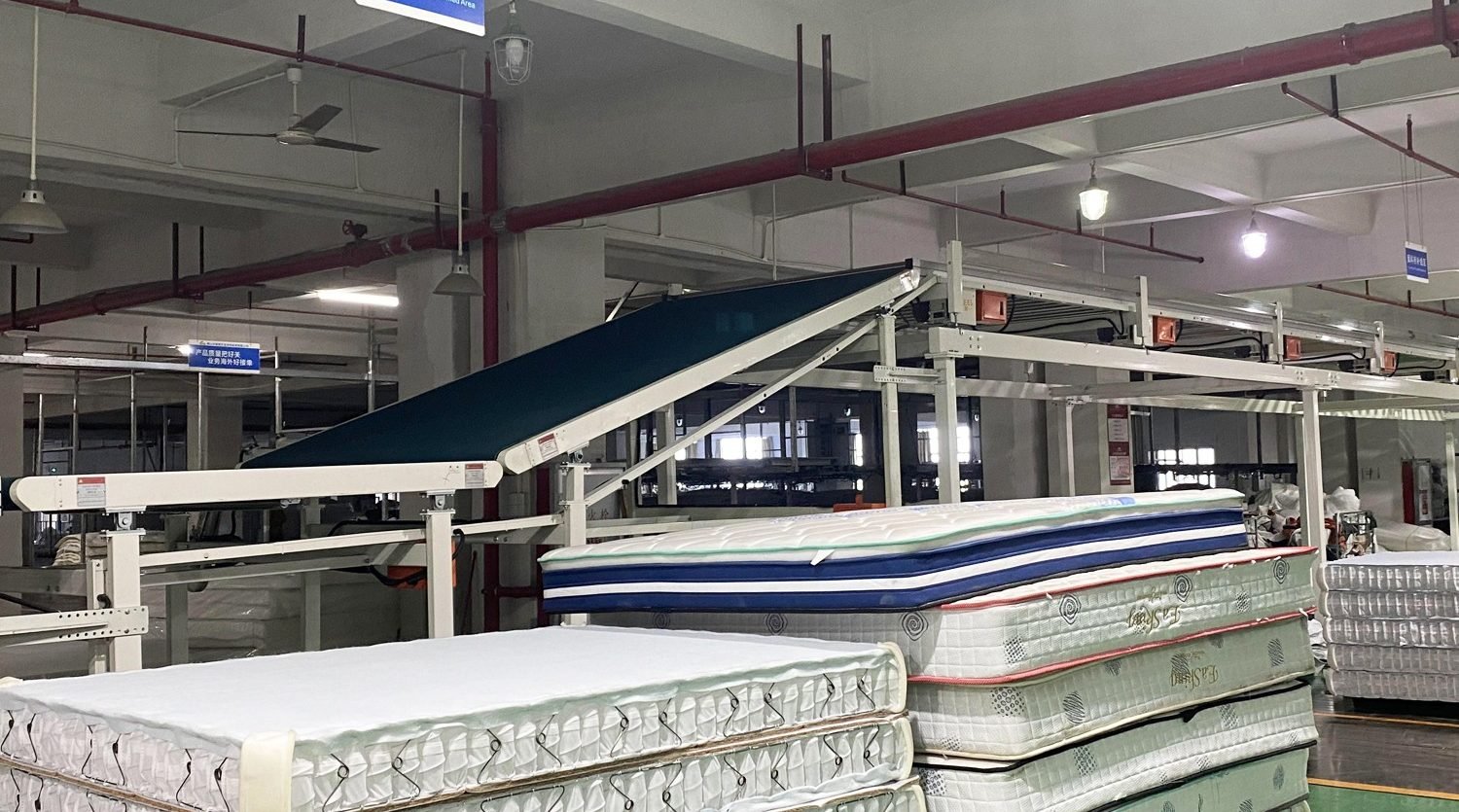 Keeyoto mattress manufacturing factory collage, full automatic production assembly line, workers assembling foam mattresses in clean production workshop
